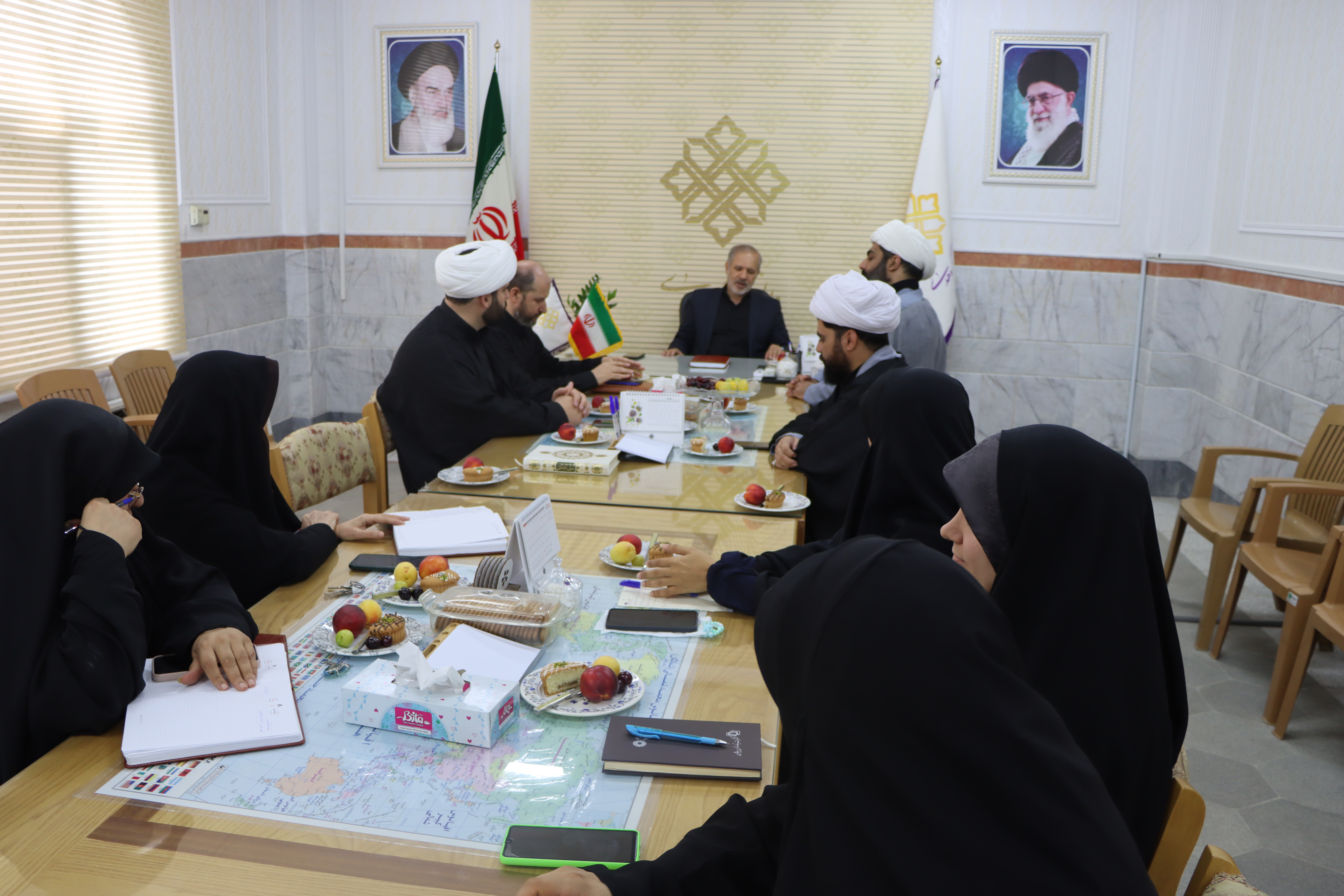 جلسه کارمندان دانشکده هدی